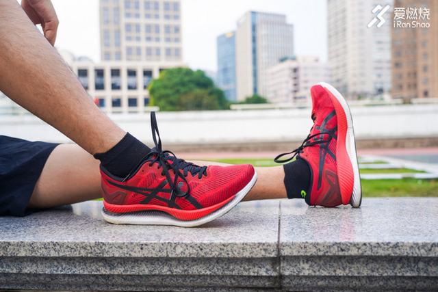 評測 | 一雙滿(mǎn)足大眾跑者所有期待的跑鞋ASICS GLIDERIDE