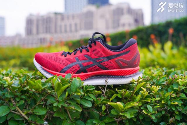 評測 | 一雙滿(mǎn)足大眾跑者所有期待的跑鞋ASICS GLIDERIDE