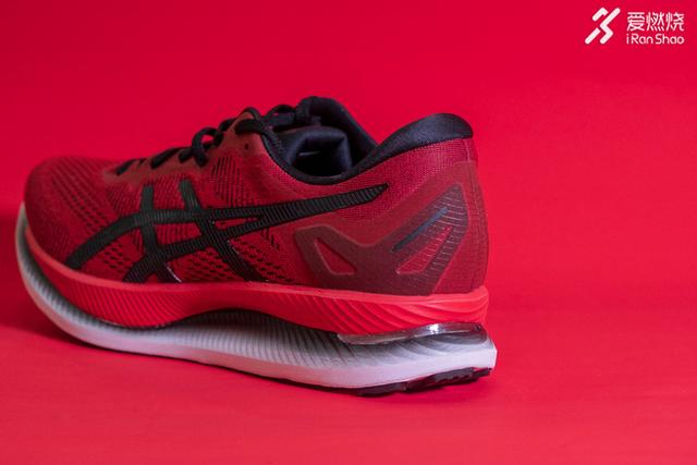 評測 | 一雙滿(mǎn)足大眾跑者所有期待的跑鞋ASICS GLIDERIDE