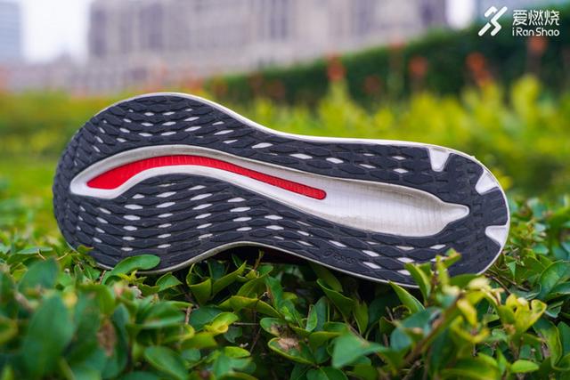 評測 | 一雙滿(mǎn)足大眾跑者所有期待的跑鞋ASICS GLIDERIDE