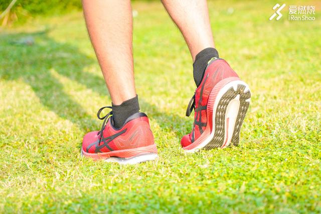 評測 | 一雙滿(mǎn)足大眾跑者所有期待的跑鞋ASICS GLIDERIDE