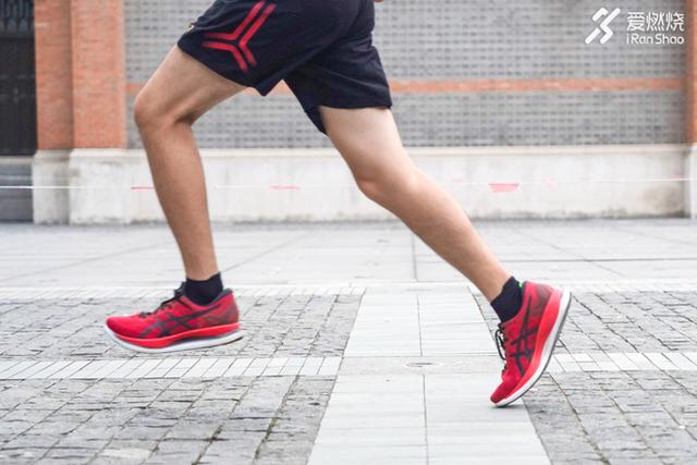 評測 | 一雙滿(mǎn)足大眾跑者所有期待的跑鞋ASICS GLIDERIDE