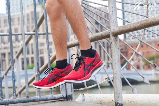 評測 | 一雙滿(mǎn)足大眾跑者所有期待的跑鞋ASICS GLIDERIDE