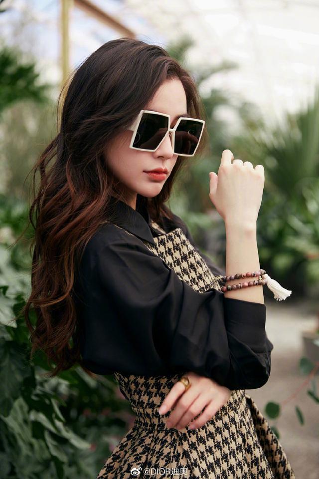 個(gè)性知足！Angelababy、袁冰妍大愛(ài)DIOR迪奧30MONTAIGNE太陽(yáng)鏡