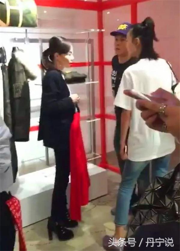 炒到59999元！街頭潮牌Supreme與奢侈品牌LV聯(lián)名的牛仔夾克