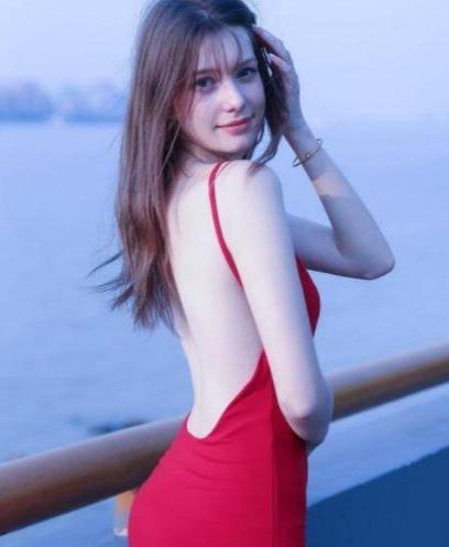 24歲“俄羅斯網(wǎng)紅，當看到正臉后，誰(shuí)頂得??？