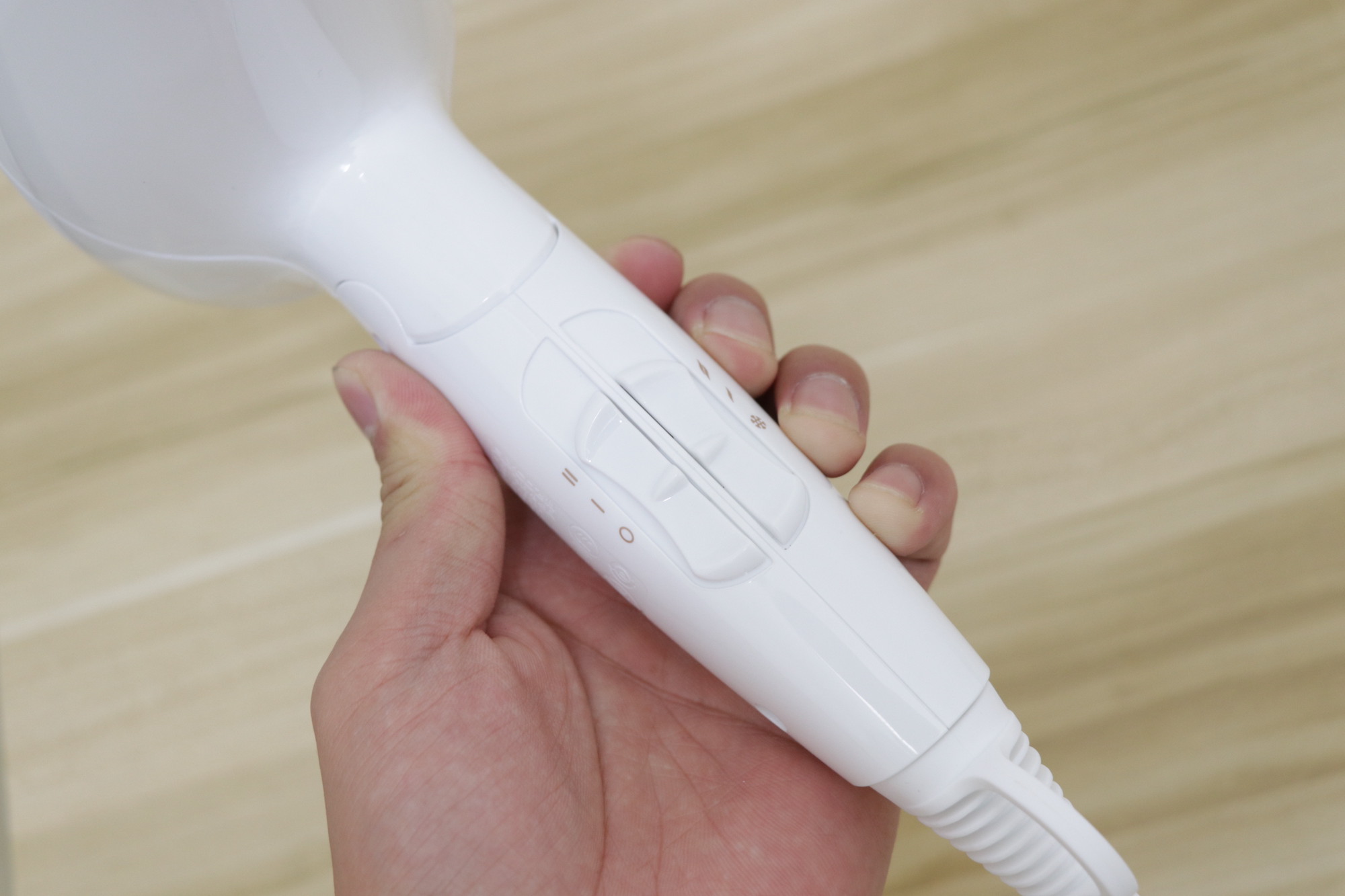 體驗飛科電吹風(fēng)，6檔變速控溫+2000W大功率：價(jià)格太感人