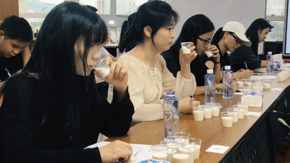 金典、光明、特侖蘇……16款常喝的牛奶實(shí)測，看完你會(huì )怎么選？