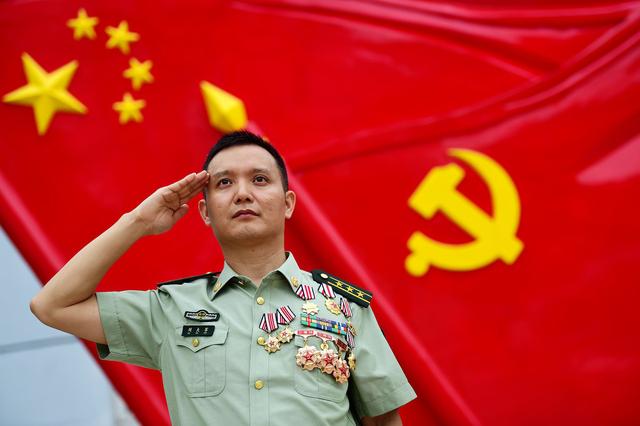 大校軍官咋識別，在軍中擔任啥職務(wù)？2分鐘必須介紹明白