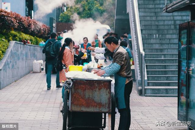 國家鼓勵擺地攤了！賣(mài)這8種好吃的最賺錢(qián)，下班直接去擺攤