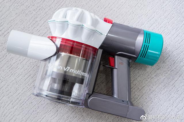 我又向高品質(zhì)生活邁進(jìn)了一步！戴森V7 Mattress除螨儀手持吸塵器