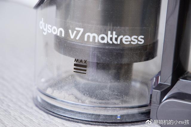 我又向高品質(zhì)生活邁進(jìn)了一步！戴森V7 Mattress除螨儀手持吸塵器