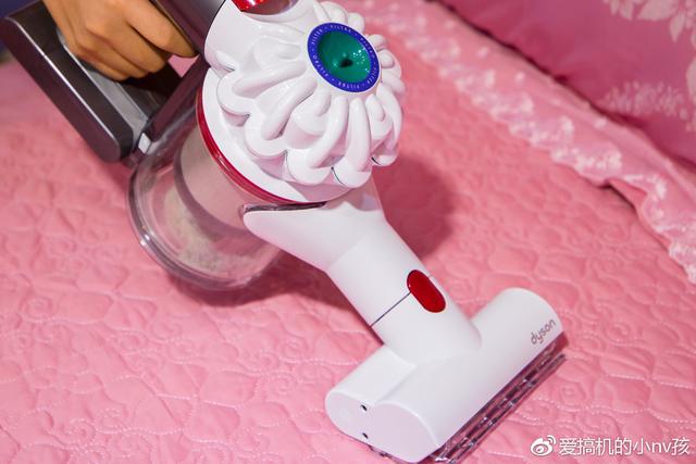 我又向高品質(zhì)生活邁進(jìn)了一步！戴森V7 Mattress除螨儀手持吸塵器