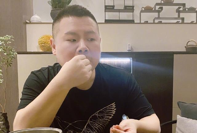 岳云鵬有多照顧師娘（岳云鵬有三胎兒子）(10)