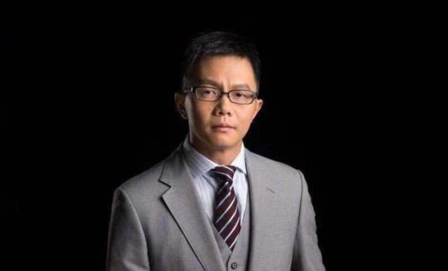 上海堡壘小說(shuō)(原著(zhù)是披著(zhù)科幻外衣的言情小說(shuō))(2)