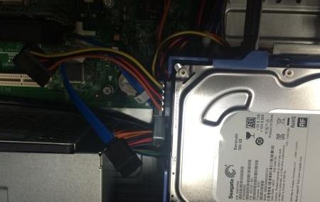 電腦黑屏主機開(kāi)不了機怎么辦